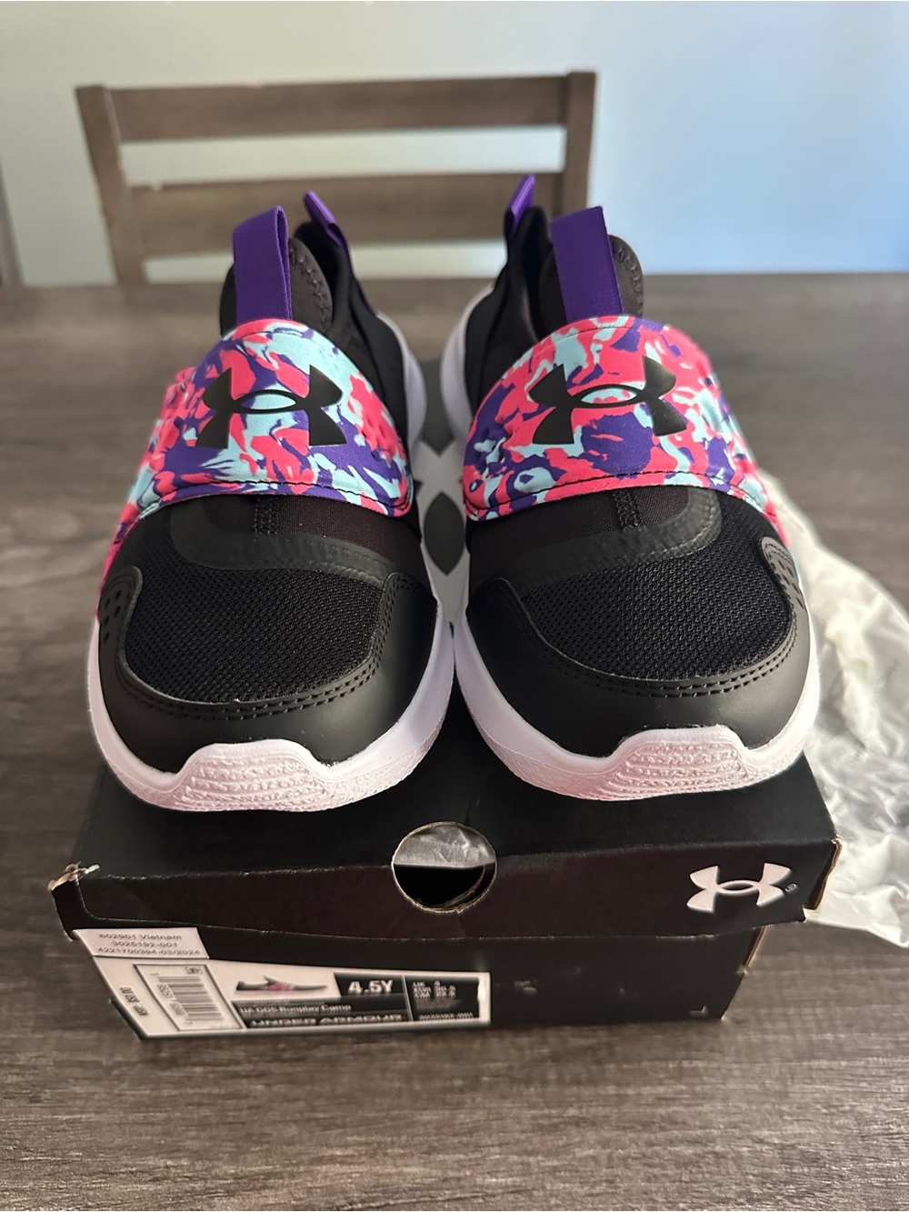Under Armour UA GGS Runplay Camo Mesh Slip-On Sneaker Kids
US 4.5 EU 36.5